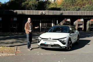 Citroën C5 X: Komfortní crossover, ale SUV to není. Přijde na zajímavé peníze, s několika zádrhely se však musíte smířit - Garáž.cz